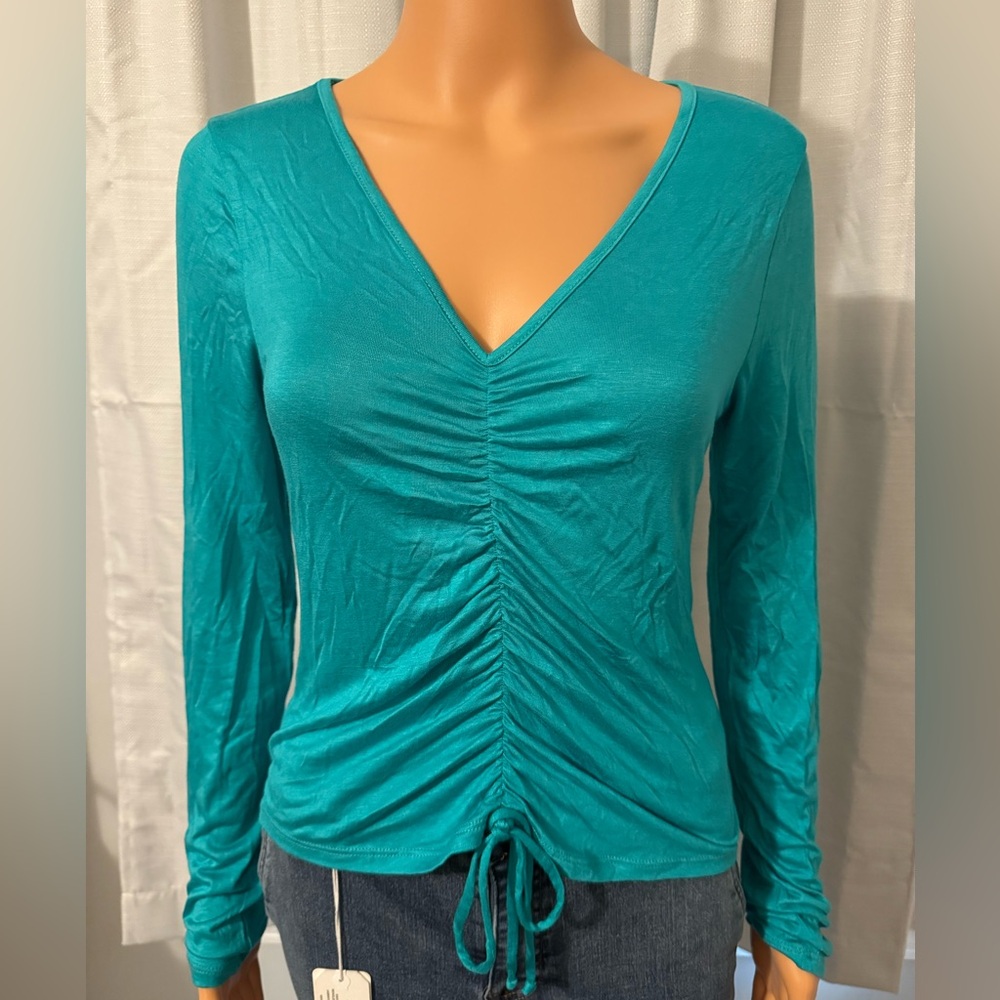 Cute Rio of Stars size L green long sleeve gathered front shirt juniors NWOT